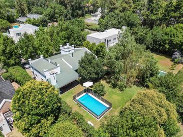 VENTA CASA 4 AMB IMPECABLE EL MIRASOL PILETA