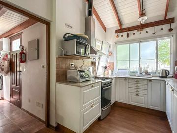 VENTA CASA 4 AMB IMPECABLE EL MIRASOL PILETA