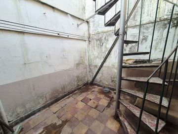 VENTA PH 2 AMBIENTES CASTELAR  PATIO SIN EXPENSAS