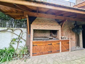 VENTA CASA 4 AMB CON COCHERA Y PARQUE, QUILMES O.