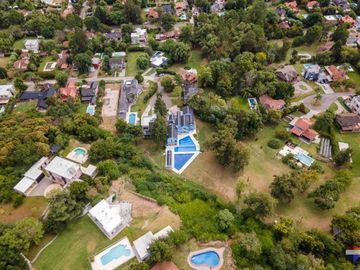 VENTA CASA 7 SUITES PILETAS FINANCIACION  ESCOBAR