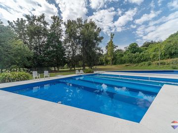 VENTA CASA 7 SUITES PILETAS FINANCIACION  ESCOBAR