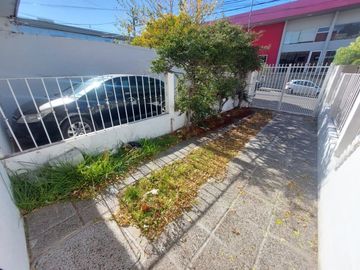 ALQUILER TRÍPLEX B° SANTA GENOVEVA