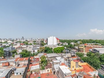 Monoambiente con balcón y cochera  Villa Urquiza