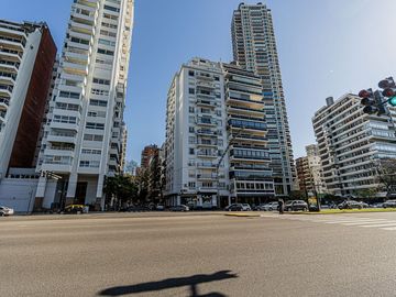 ALQUILER PISO DE CATEGORÍA SOBRE AV. LIBERTADOR