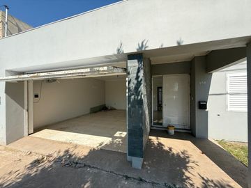 VENTA CASA A ESTRENAR - Barrio Oeste, Esperanza.-