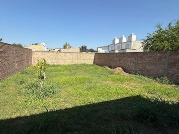 VENTA CASA A ESTRENAR - Barrio Oeste, Esperanza.-
