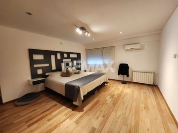 ALQUILER | CASA NIVEL GERENCIAL | 4 DORMITORIOS