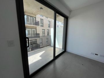 Venta dpto. a estrenar 2 amb. Saveedra.balcón