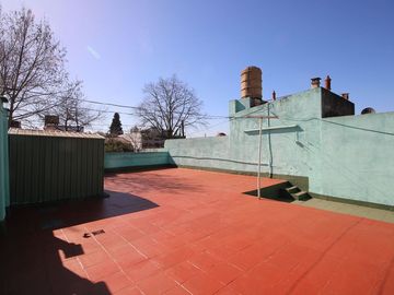 VENTA CASA 4 AMBIENTES EN PB MONTE CASTRO TERRAZA