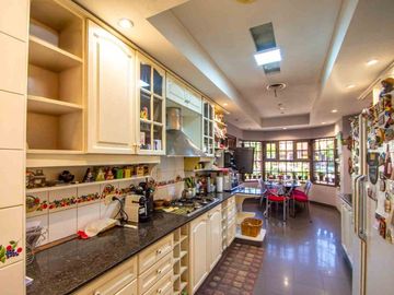VENTA CASA 6 AMB LOTE PROPIO MULTIFAMILIA LUGANO
