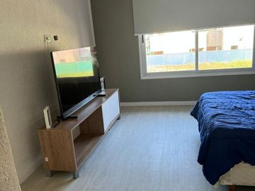 CASA EN VENTA 4 AMBIENTES BAJAS EXPENSAS