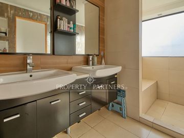 Casa de 3 pisos con suite principal con terraza y vista al mar | Casas Blancas - Jardines del Sur