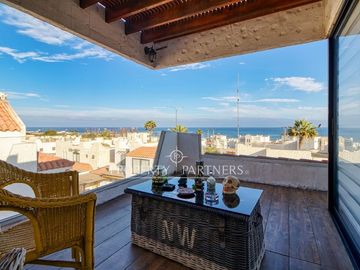 Casa de 3 pisos con suite principal con terraza y vista al mar | Casas Blancas - Jardines del Sur