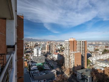 Departamento amoblado en arriendo con vista despejada Metro Manuel Montt Providencia