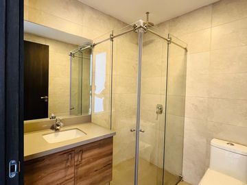 IRA Venta departamento 3 dormitorios con terraza. González Suárez.