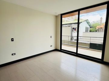 IRA Venta departamento 3 dormitorios con terraza. González Suárez.