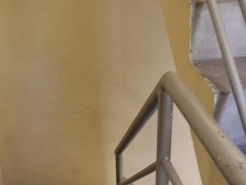 CHORRILLOS, Venta de Casa de 4 Pisos con 3 Locales Comerciales, 2 Departamentos, 16 Habitaciones y Estacionamiento para 5 Autos.