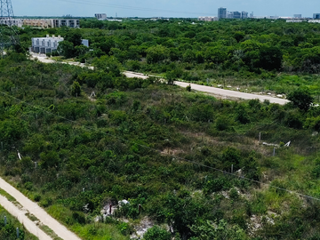 Terreno en Esquina Vista a 3 Calles en Venta en Temozón Norte