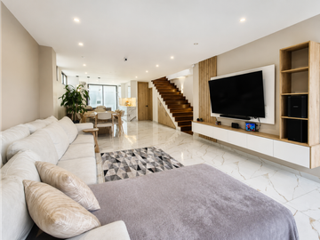 Casa en Venta La Floresta | 370 m² | 6 Garajes