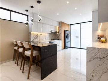 Casa en Venta La Floresta | 370 m² | 6 Garajes