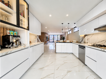 Casa en Venta La Floresta | 370 m² | 6 Garajes