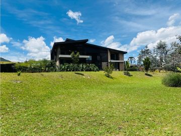 Hermosa casa campestre para la venta vía San Antonio la ceja