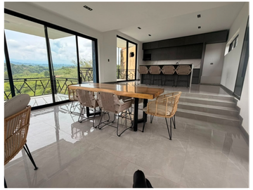Casa de gran amplitud en ambiente natural con hermosa vista
