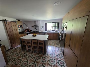 VENTA DE CASA HERMOSA EN SABANETA