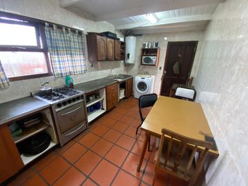 VENTA CASA 4 AMB CON PARQUE Y COCHERA