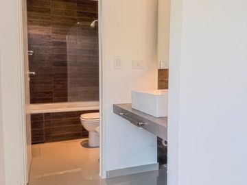 VENTA DE DEPARTAMENTO EN PINAMAR. COCHERA CUBIERTA