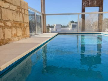 VENTA DE DEPARTAMENTO EN PINAMAR. COCHERA CUBIERTA