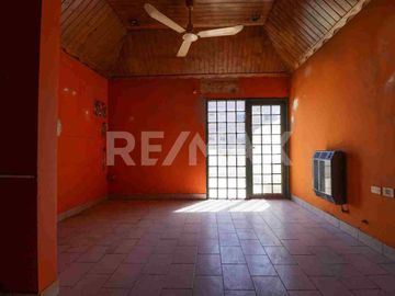 VENTA LOCALES , UNO en ESQUINA y TRES DPTOS