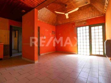 VENTA LOCALES , UNO en ESQUINA y TRES DPTOS