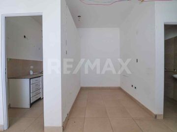 VENTA LOCALES , UNO en ESQUINA y TRES DPTOS