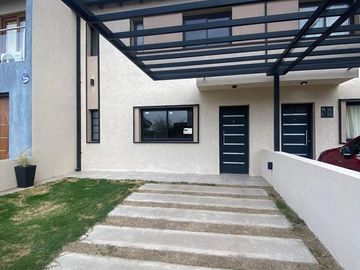 VENTA DUPLEX 3 DORMITORIOS DOCTA - CON PILETA