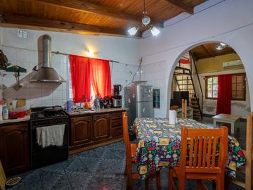 CASA EN VENTA EN MELCHOR ROMERO 2 DORMITORIOS