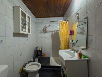 CASA EN VENTA EN MELCHOR ROMERO 2 DORMITORIOS