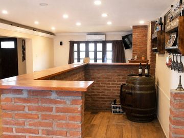 CASA VENTA LOS HORNOS 6 DORMITORIOS PILETA