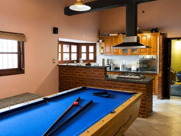 CASA VENTA LOS HORNOS 6 DORMITORIOS PILETA