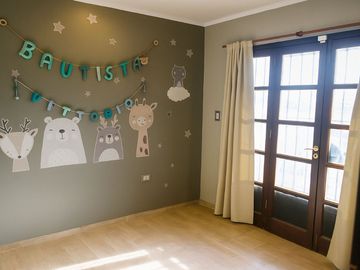 CASA VENTA LOS HORNOS 6 DORMITORIOS PILETA