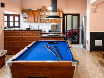 CASA VENTA LOS HORNOS 6 DORMITORIOS PILETA