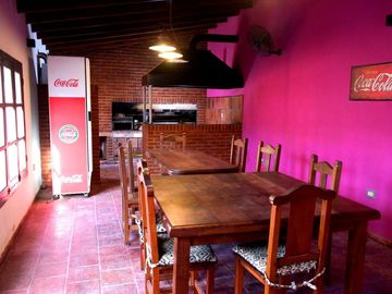 CASA VENTA LOS HORNOS 6 DORMITORIOS PILETA