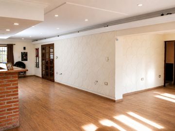 CASA VENTA LOS HORNOS 6 DORMITORIOS PILETA