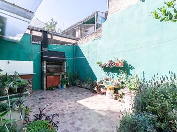 Casa de 3 amb en venta c/quincho, cochera y patio