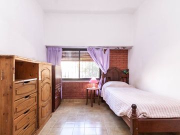 Casa de 3 amb en venta c/quincho, cochera y patio