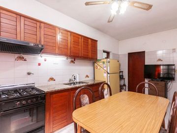 Casa de 3 amb en venta c/quincho, cochera y patio