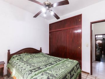 Casa de 3 amb en venta c/quincho, cochera y patio