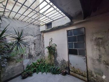 VENTA CASA 2 PLANTAS EN ESQUINA.