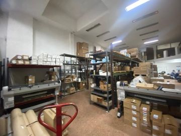 LOCAL CON DEPOSITO VENTA RAMOS MEJIA CON RENTA